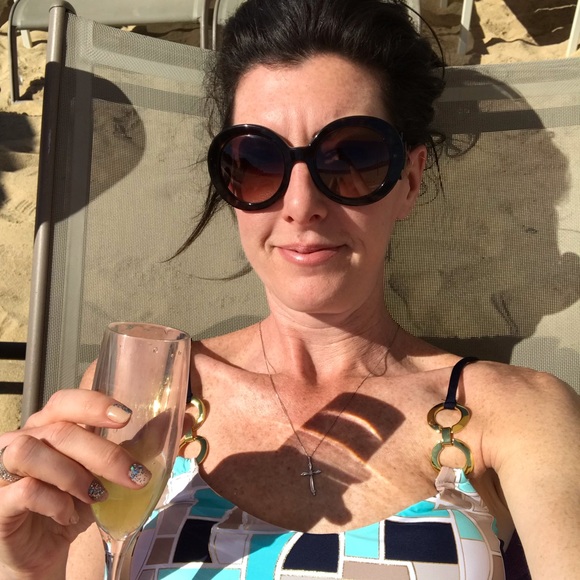 Meet your Posher, Christine - Picture 1 of 3